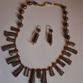 collier marron et beige melés