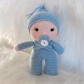 Bébé bleu au crochet...