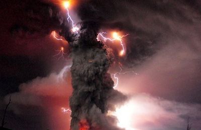 Volcan en éruption