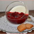 Panna cotta à la fève tonka, et sa compotée aux fruits rouges