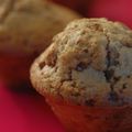 MUFFINS PEPITES DE CHOCOLAT BLANC, PEPITES DE CHOCOLAT NOIR & PRALIN