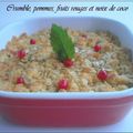 Crumble de pommes, fruits rouges et noix de coco