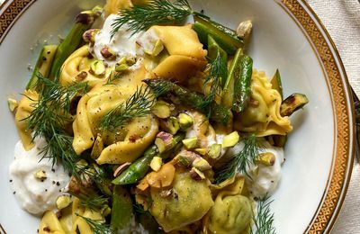 Tortellini aux asperges vertes et stracciatella