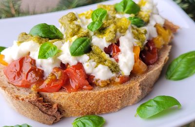 ...Tartine gourmande avec une burrata fait maison en version rapide, astuce, express... (Cathytutu)