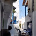 ruelle de Kardiani (Tinos), avec le petit bstrot