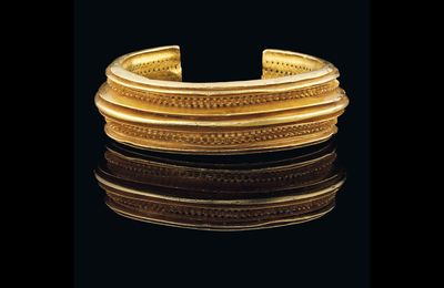 Christie's London offers 3000-year-old Iron Age bracelet of solid gold at auction in May 