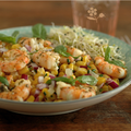 Du croquant cuit : SALADE TIEDE DE MAÏS, CREVETTES & HUILE DE SESAME GRILLE