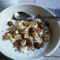 Porridge à la banane, amandes et noisettes