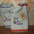 des sacs à billes brodés