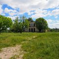 Dans le parc abandonné