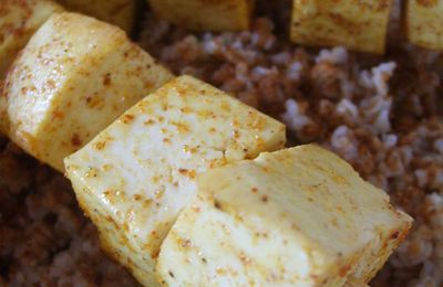 Brochettes de tofu et boulghour d'épeautre au ras-el-hanout
