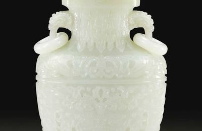 Vase couvert en jade blanc, Début du XXe siècle