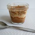 yaourts maison diététiques et leur crumble pomme caroube (sans sucre)
