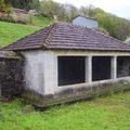 Lavoir et fontaine à Courboux