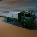 Dinky Toys, le camion Simca Cargo...
