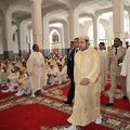 أمير المؤمنين الملك محمد السادس يؤدي صلاة الجمعة بمسجد "أبو بكر الصديق" بأكادير