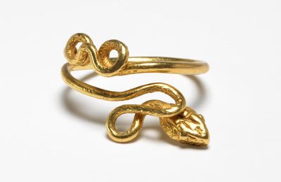 Gold Snake Ring, Egypt, Hellenistic period, c'est 200-1 BCE