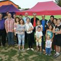 L'AVENTURE PLEINE NATURE DES JEUNES DES MAISONS DE QUARTIERS S’ACHÈVE AUTOUR D’UN BARBECUE.