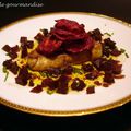 Escalopes de foie gras poêlées, vinaigrette de betterave rouge