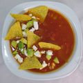 Soupe mexicaine, tomates et tortillas