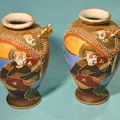 PAIRE DE VASES SATSUMA (JAPON)