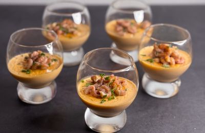Panna cotta à la bisque de homard et crevettes grises