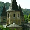 LES COULEURS DE L'AVEYRON Conques : verte, ocre,