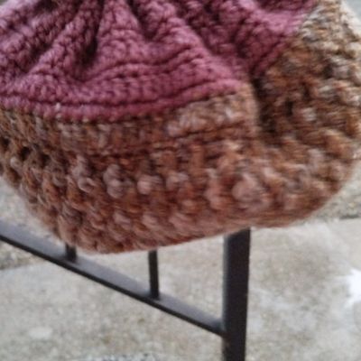 Couffin transformable en sac au crochet et son poupon double face.