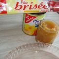 Crumble aux pêches et compote de pommes /Placek z brzoskwiniami i marmoladą z jabłek