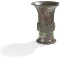 Vase Zun en bronze à patine brune verdâtre, Chine, époque Zhou (1028 - 256 av. JC)