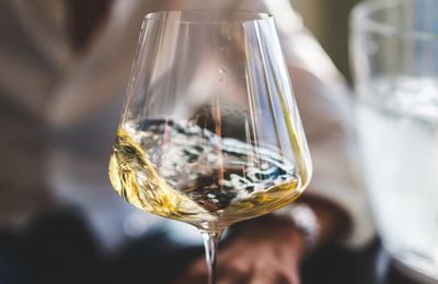 Le vin blanc qui vieillit bien : conseils et indices de dégustation optimale