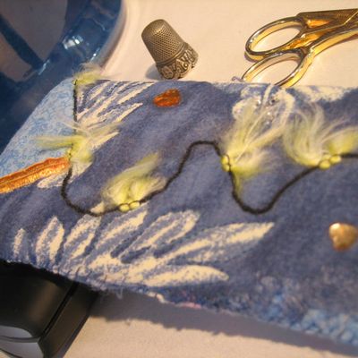 Pochette à portable chamarée