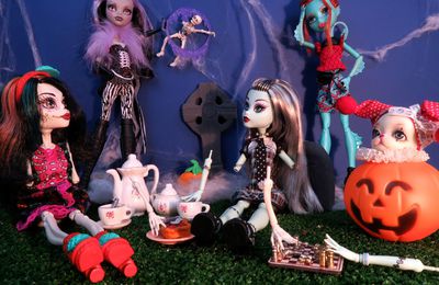 Monster High : "Curiouser & curiouser"