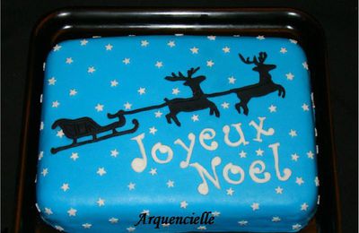 Gâteau traineau du Père noël dans un ciel étoilé