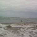 ma fille Kenza à la plage de sidi rahal,elle nage dans les haut vagues