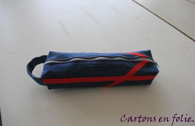 Trousse en jean .