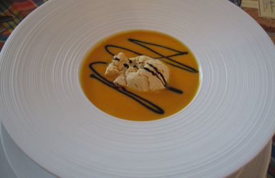 SOUPE DE POTIRON, GLACE AU FOIE GRAS & REDUCTION DE BALSAMIQUE