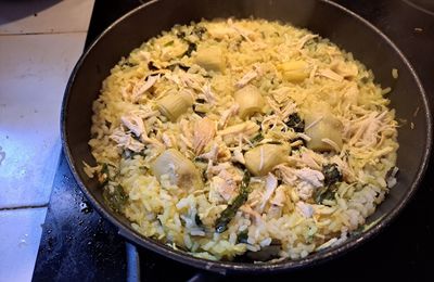 Riz au poulet et aux cœurs d’artichauts au citron