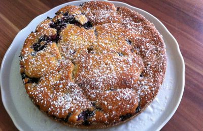 GATEAU MOELLEUX AUX FRUITS ROUGES