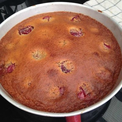 Clafoutis aux prunes et poudre d'amandes