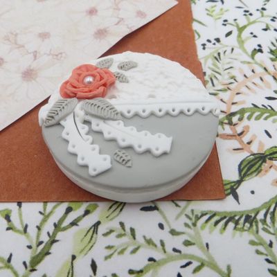 Bouton Cavertine gros rond gris et blanc