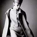 Irving PENN (né en 1917). Jean Shrimpton en Dior, Vogue, 5 août 1963