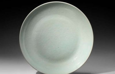 A large incised Ming-style white-glazed dish, Yongzheng period (1723-1735)