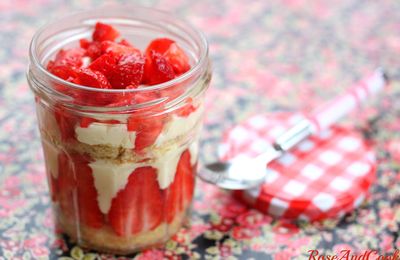 Fraisier à la fleur d'oranger en bocal { recette de fraisier à emporter }