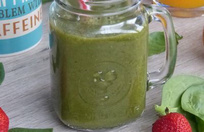 Green smoothie fraises épinard