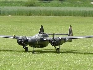Un chasseur de nuit bimoteur de la seconde guerre mondiale
