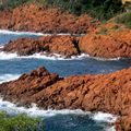 Le massif du Cap Roux dans l'Estérel et le rocher Saint Barthélémy