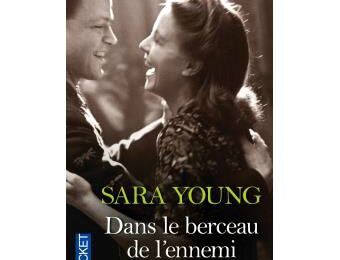 DANS LE BERCEAU DE L'ENNEMI de Sara YOUNG