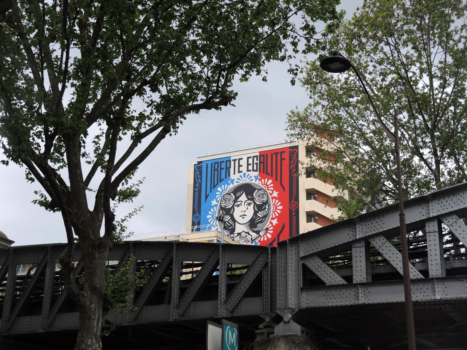 Paris, Boulevard Paris 13, Shepard Fairey. (75)