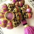 ♥ BOLLYWOOD version 2 ♥ Broche fleurs potirons tissu indien - Les Yoyos de Calie